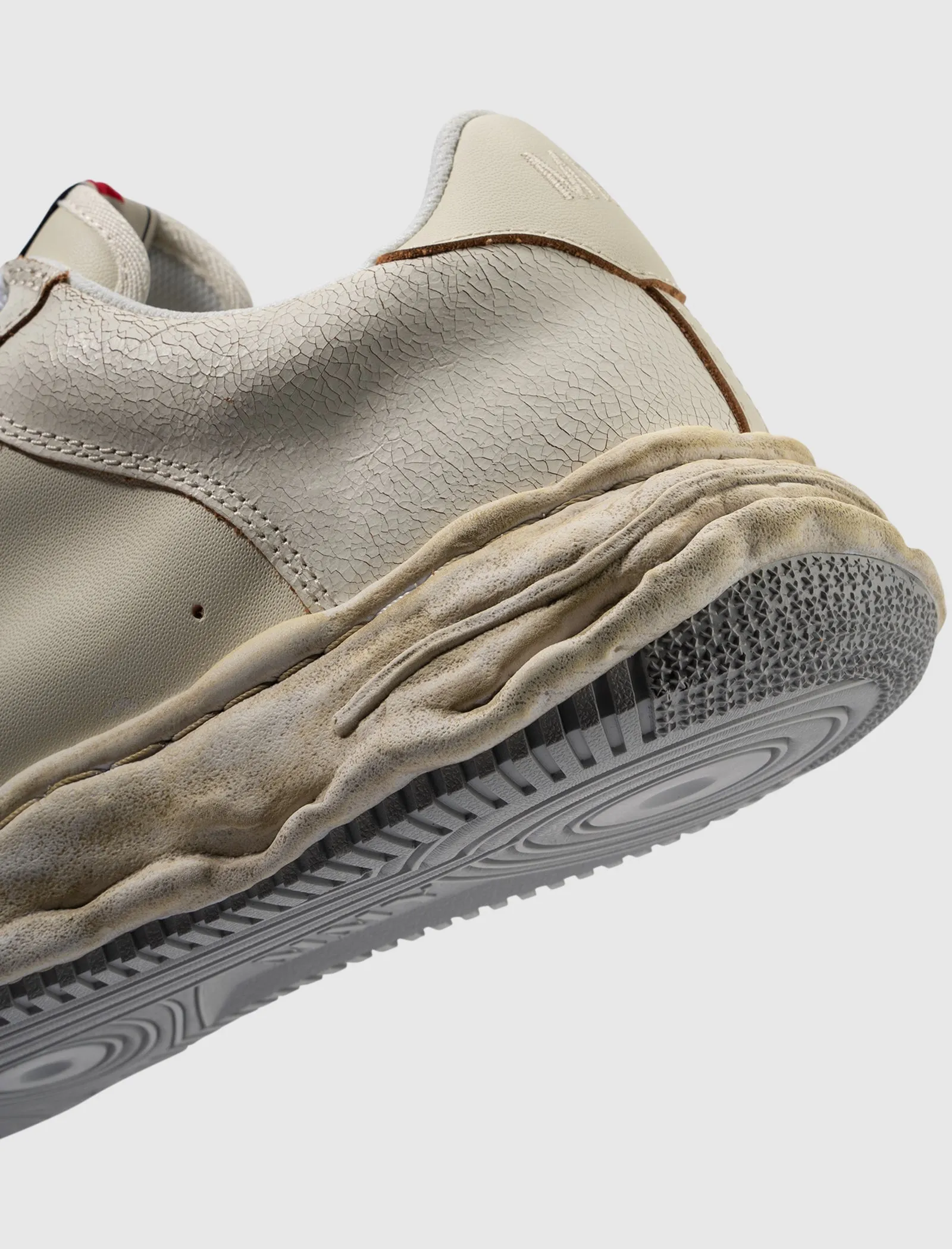 WAYNE LOW TOP SNEAKER AUS GECRACKTEM LEDER 