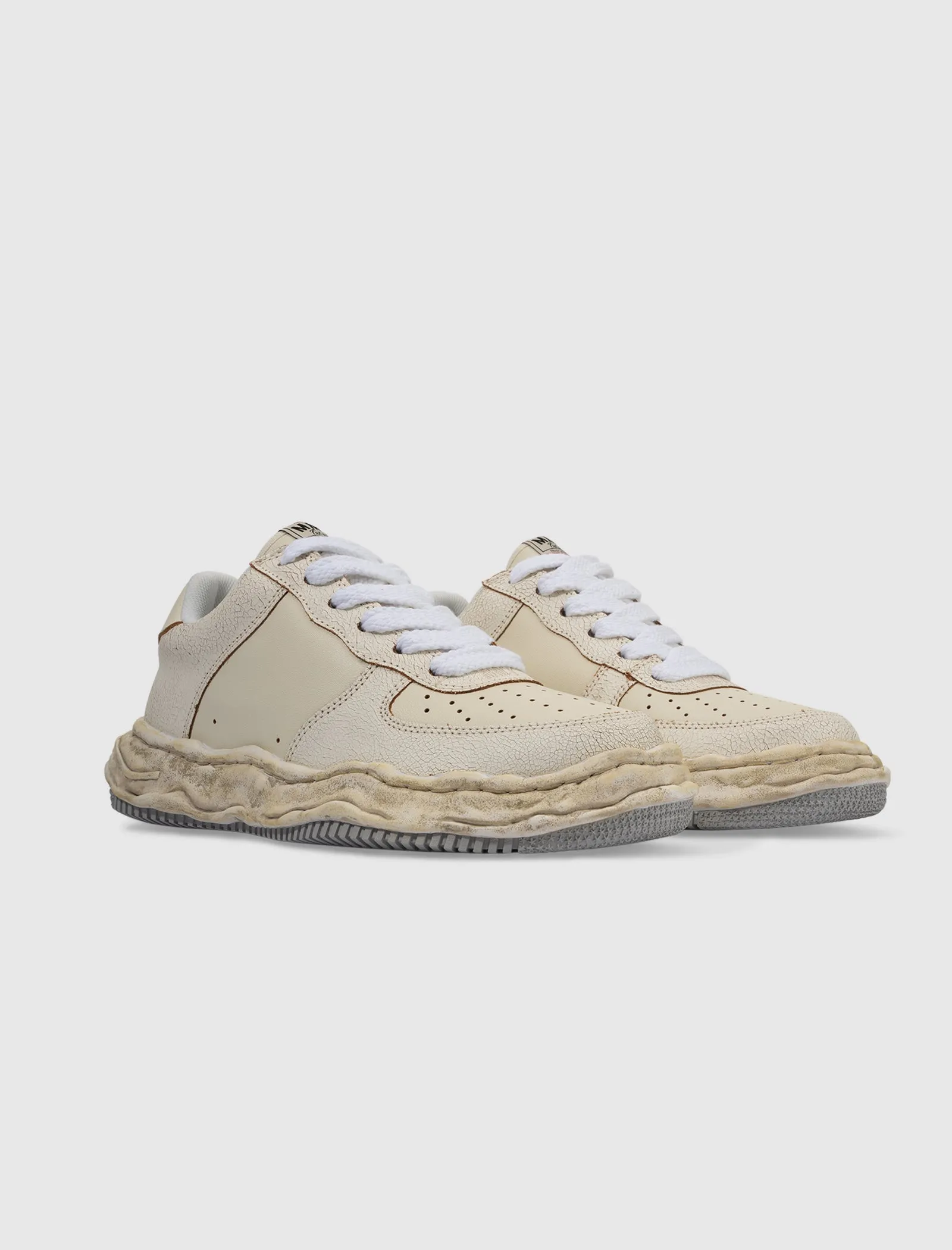 WAYNE LOW TOP SNEAKER AUS GECRACKTEM LEDER 