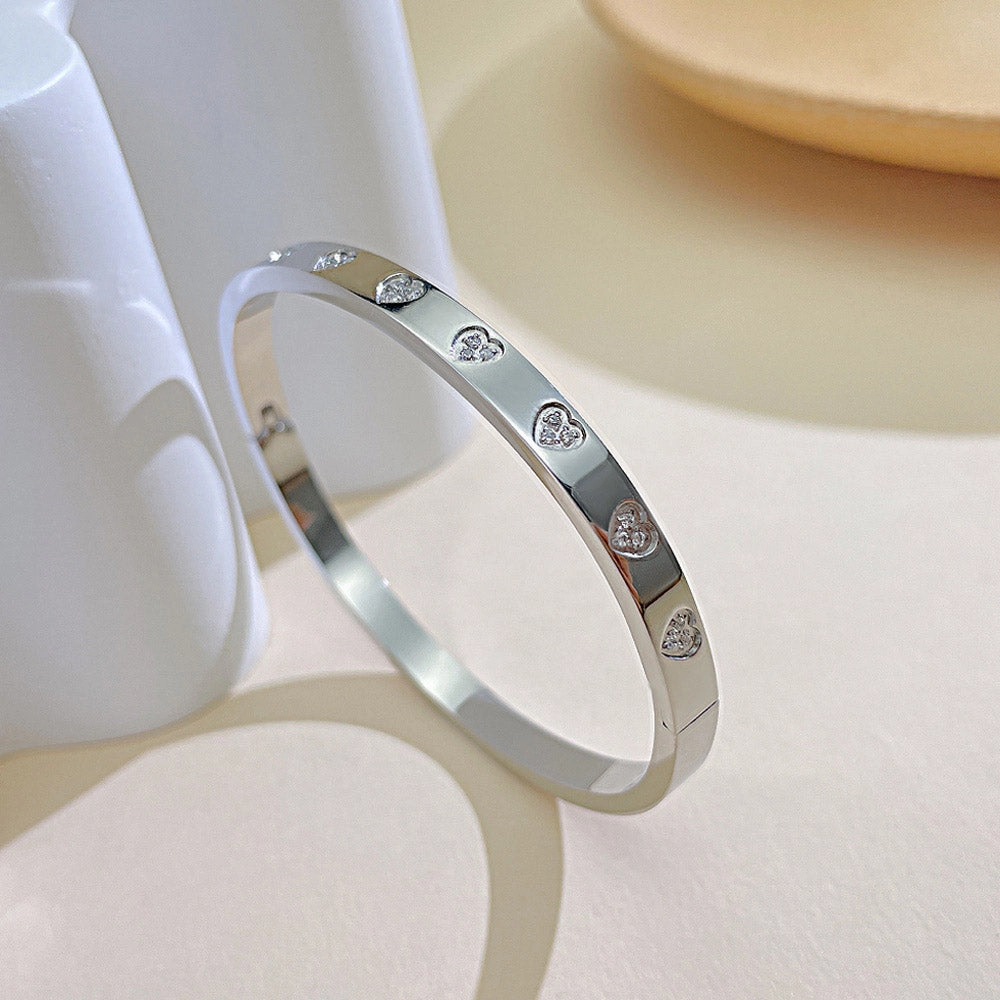 Women's bangle bracelet