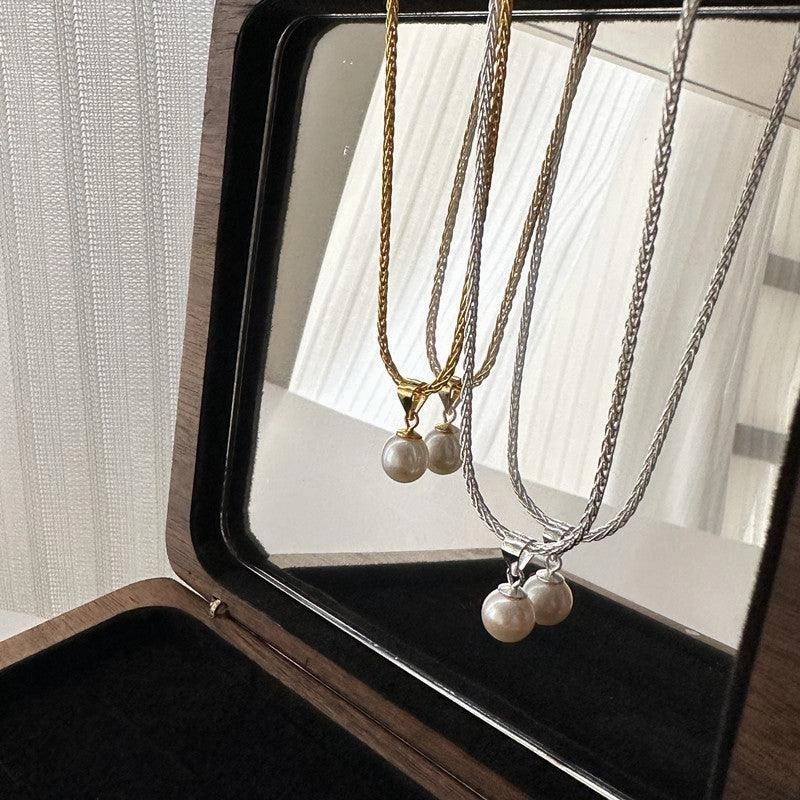 Women's Fashion Personality Pearl Necklace Simple