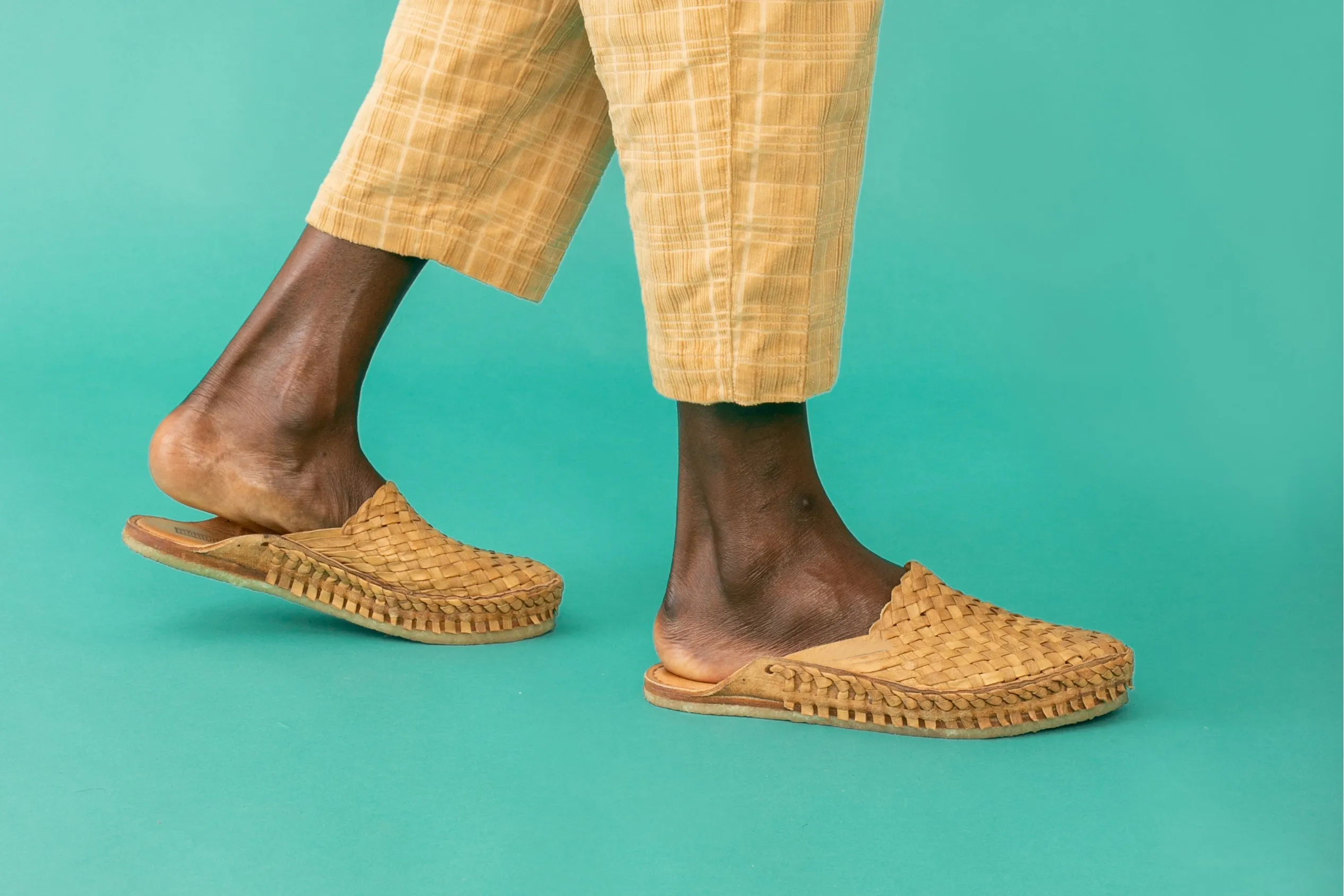 Woven City Pantoffel in Honig   Ohne Streifen