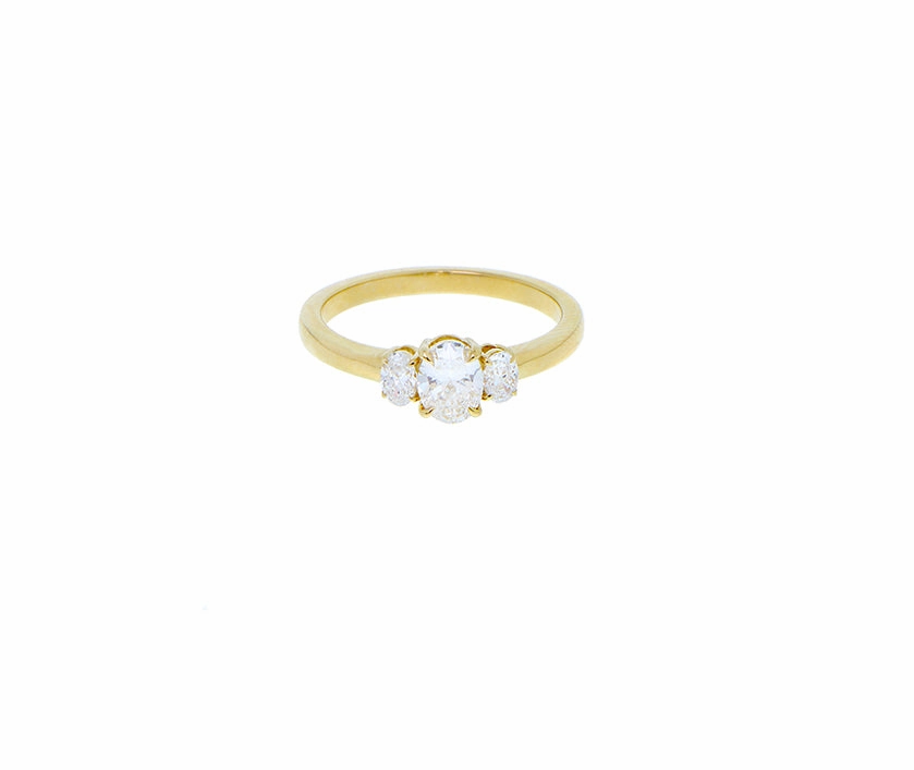 Yellow gold ring with 3 oval diamonds